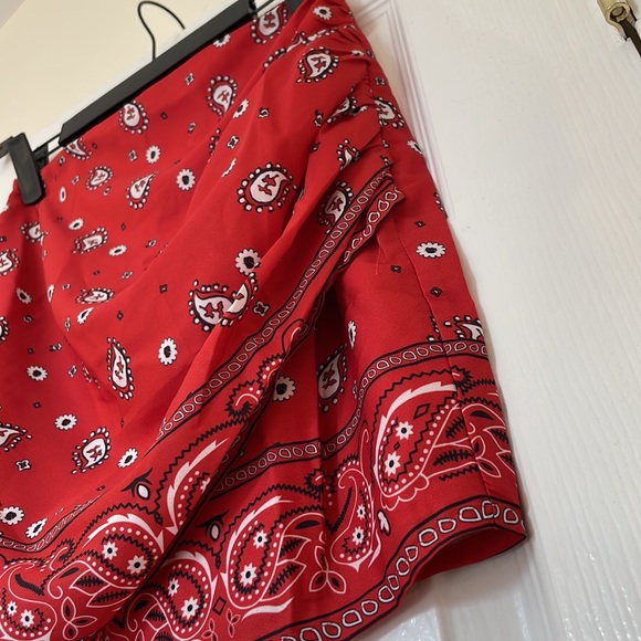 NWT Superdown Red Bandana Skirt Size XS - Picture 7 of 9